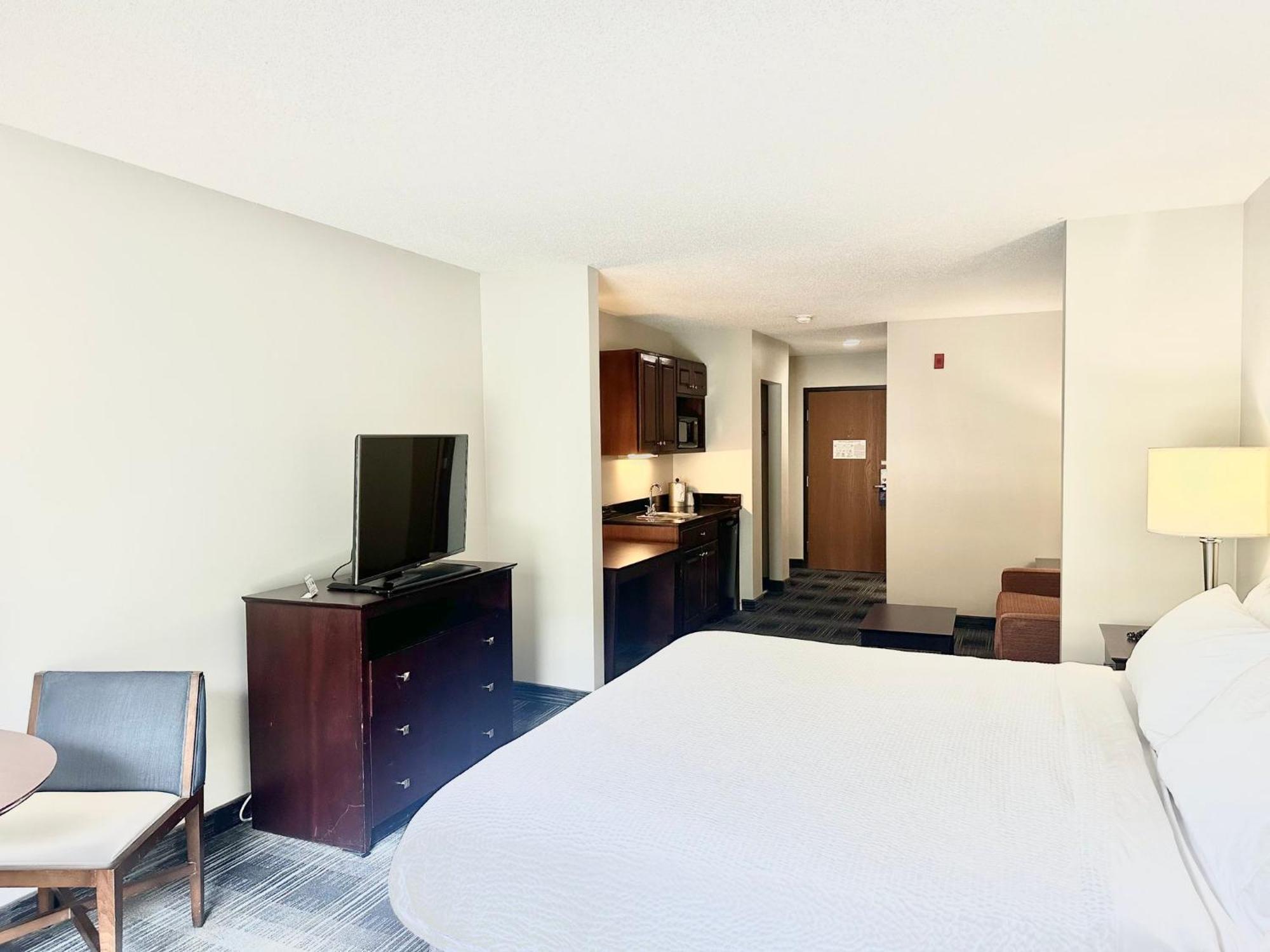 Holiday Inn Express And Suites Meriden By Ihg Экстерьер фото
